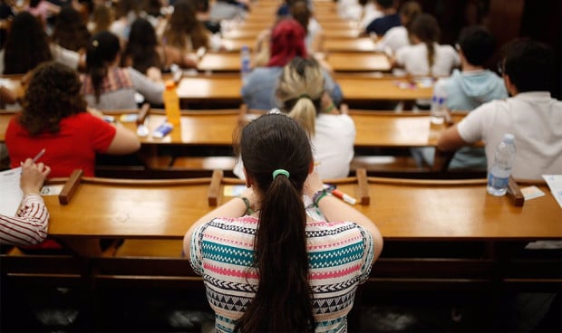 Una estudiante de Enfermería indica los beneficios de acceder a la carrera tras una FP.