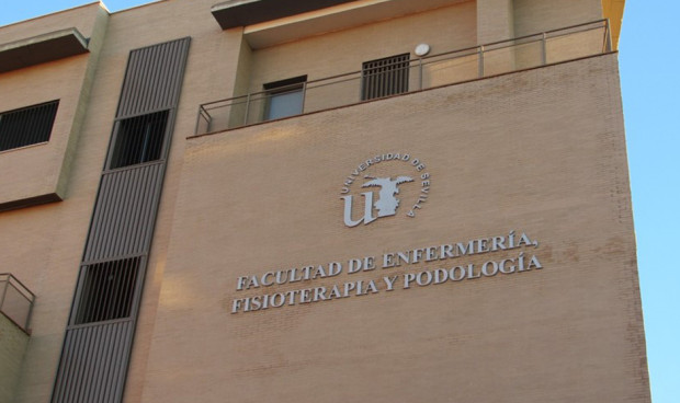 Exterior de la Facultad de Enfermería, Fisioterapia y Podología de la Universidad de Sevilla, centro con la nota de corte más alta en el año 2023/2024 para entrar en Enfermería.