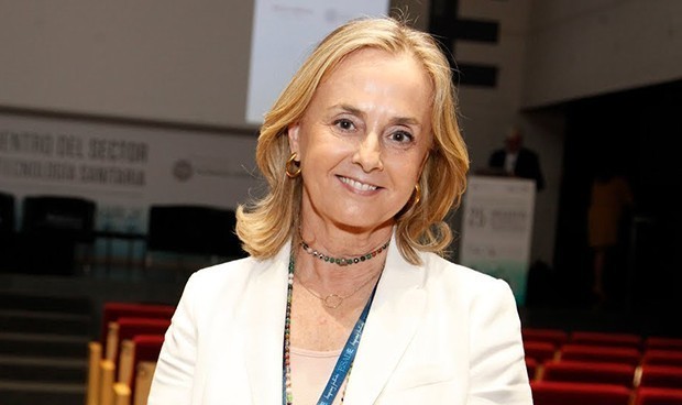 Margarita Alfonsel, de Fenin, reconoce los premios de Responsabilidad Social Empresarial