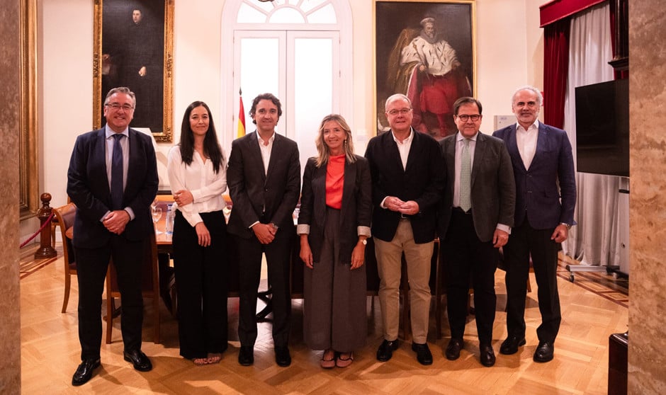  Reunión de Fenin con representantes del PP en el Senado.