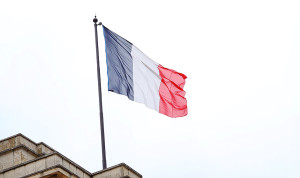 Francia busca oftalmólogos sin experiencia por 11.000€ netos al mes