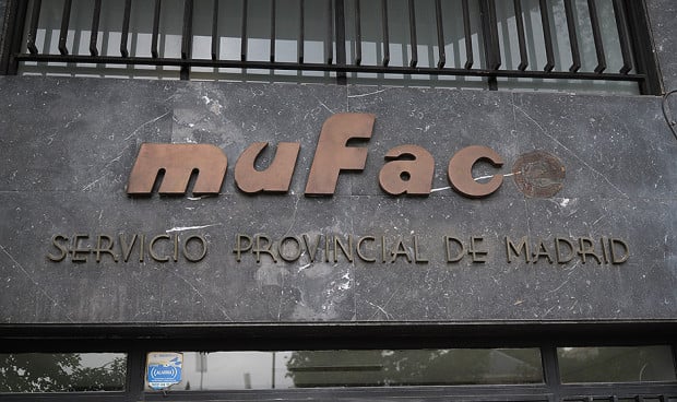 Los funcionarios se enfrentan al destino de Muface, que ha ampliado el plazo para su licitación.