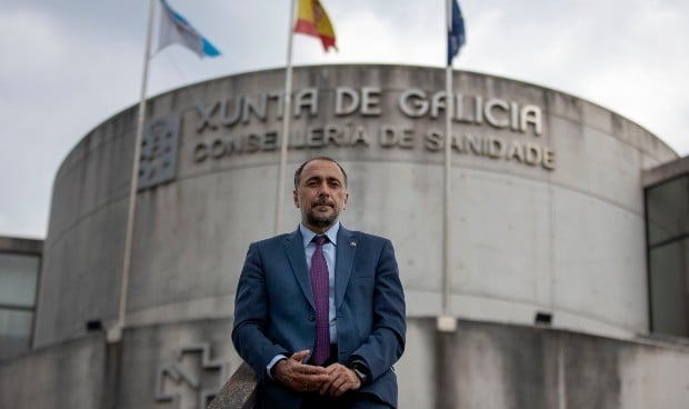 Julio García Comesaña, conselleiro de Sanidade, habla sobre la compatibilidad entre el ejercicio de la pública y la privada de los médicos gallegos