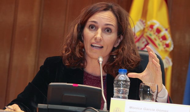 La ministra de Sanidad, Mónica García, aclara tres debates de un Estatuto Marco con "compromisos claros".