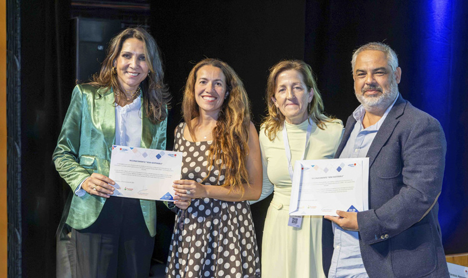  Victoria Piñero, Regional Government Affairs Lead de AstraZeneca; Alicia Rodríguez y Sergio Armas, directora y gerente de la Fundación Foresta, y Juana Carretero, expresidenta de la SEMI 