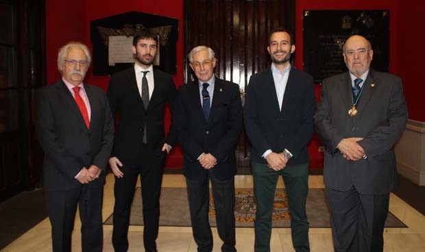 La Academia de Zaragoza entrega los premios Asisa y Analiza Montpellier