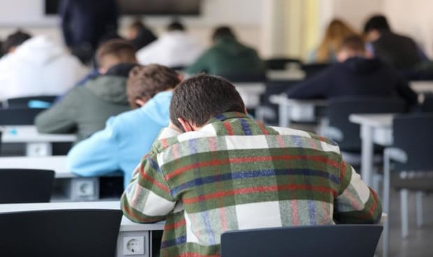 Candidato durante el examen del MIR