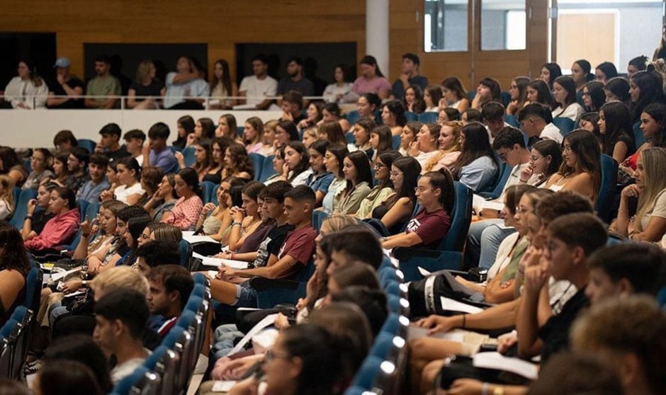 Más de 10 alumnos quieren cada una de las plazas para Medicina, según la Fundación CYD