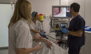 Médico y enfermeras durante una prueba.