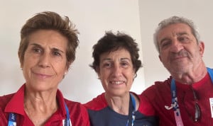 Rosario Ureña, a la izquierda, con parte del equipo médico en los Juegos Olímpicos de París.
