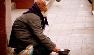 La pobreza acorta más la esperanza de vida que la hipertensión