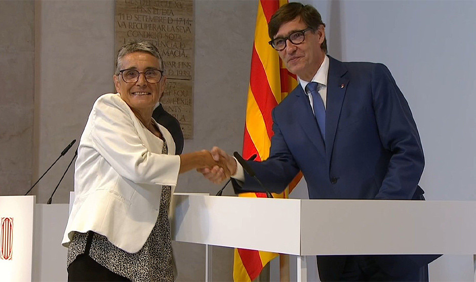  Olga Pané toma posesión como consellera de Salut de la Generalitat junto al presidente, Salvador Illa.