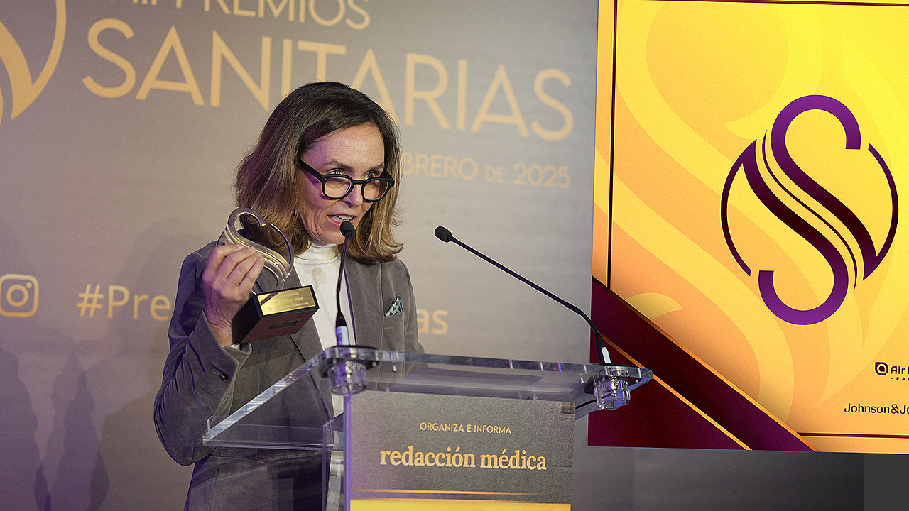  Elisa Tarazona, de Ribera Salud, en los Premios Sanitarias.