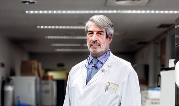  Raúl Ortiz de Lejarazu, virólogo y profesor de Microbiología de la Facultad de Medicina de la Universidad de Valladolid  y experto del Centro Nacional de Gripe.