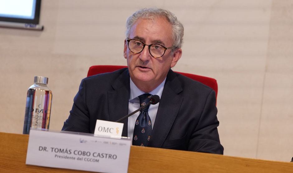Tomás Cobo presidente de la OMC valora las acciones verdes que deben realizar los médicos fuera de su trabajo para contribuir contra el cambio climático.
