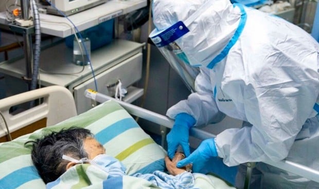 Las muertes por el coronavirus de Wuhan ya superan el millar