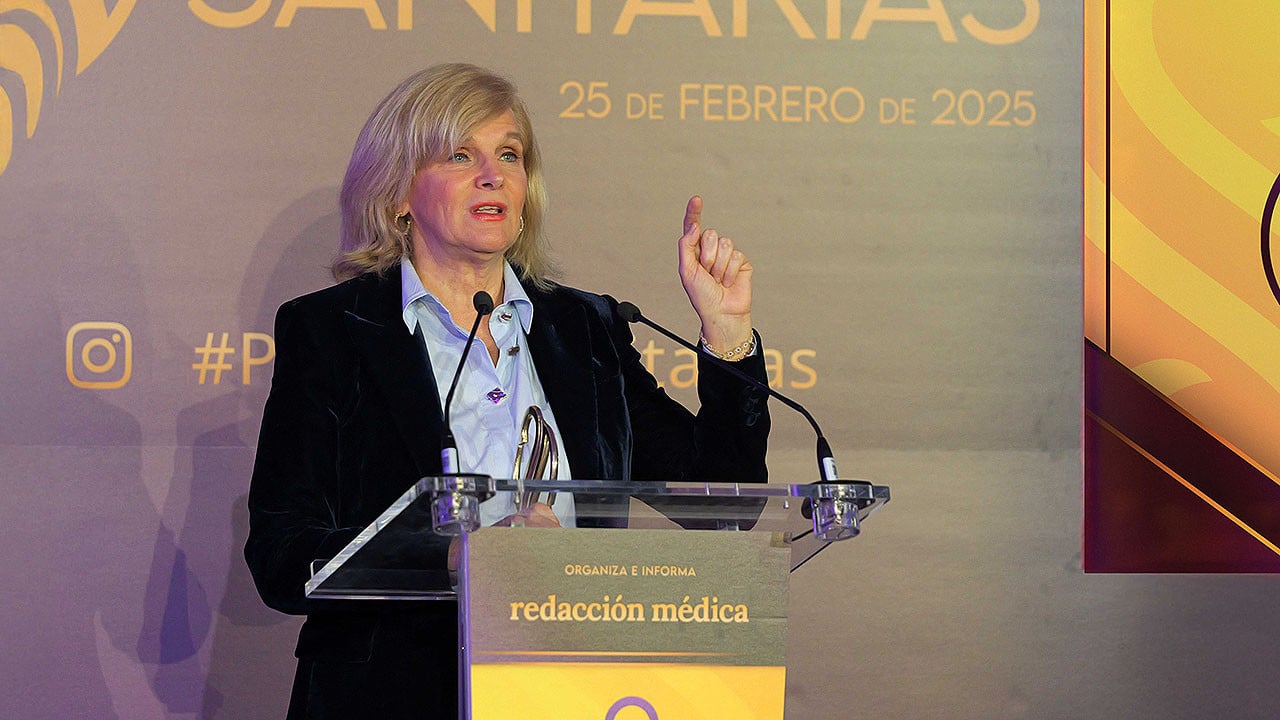  María Neira, directora del Departamento de Medio Ambiente, Cambio Climático y Salud de la OMS, recibe uno de los VIII Premios Sanitarias.