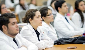 Lo 'guay' de estudiar Medicina en series frente a la realidad: "Ansiedad"