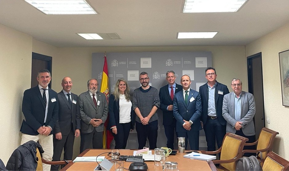 El secretario de Estado de Sanidad, Javier Padilla, se reúne con el Consejo de Dentistas. 