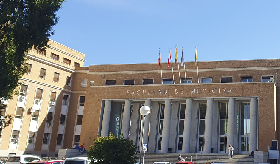  Facultad de Medicina de la Universidad Complutense donde los estudiantes reclaman reducción de jornada y más sueldo cuando consigan el título 