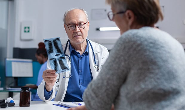 El Centro de Estudios del Sindicato Médico de Granada analiza las variaciones en 14 años entre médicos en activo y jubilados