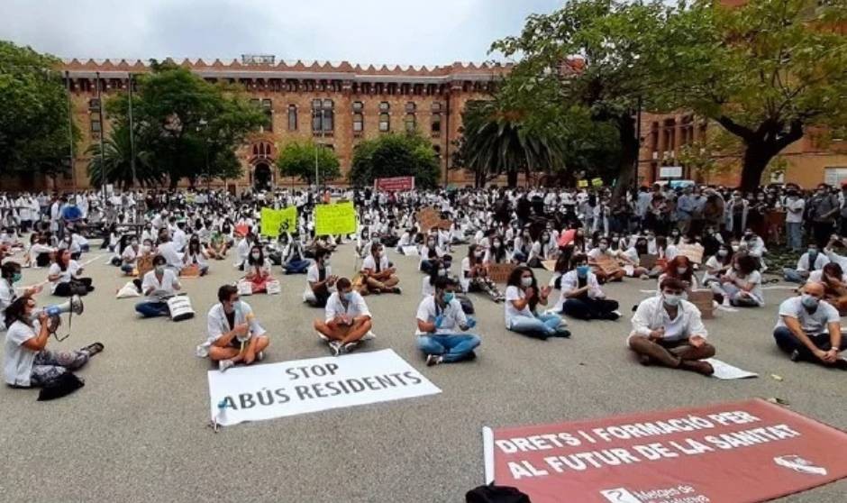 Los MIR exigen reducir de 7 a 4 las guardias mensuales: "Son abusivas"