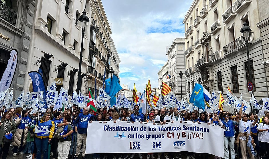 Técnicos sanitarios durante la manifestación en Madrid.