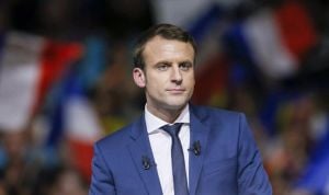 Macron planea una figura asistencial para "descargar trabajo a los médicos"