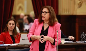 La consejera de Salud de Baleares, Manuela García, comparece en el Pleno del Parlament. 