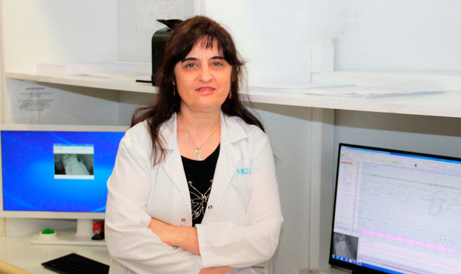Su labor asistencial la compagina con la investigación en el Instituto de Investigación Sanitaria del centro madrileño.