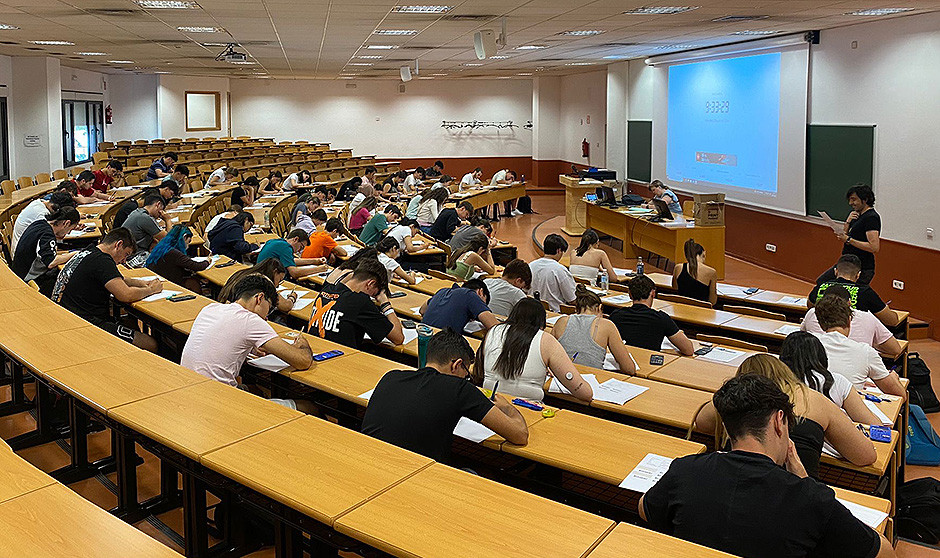 La nota de corte para entrar a Medicina en Andalucía sube en todas las provincias