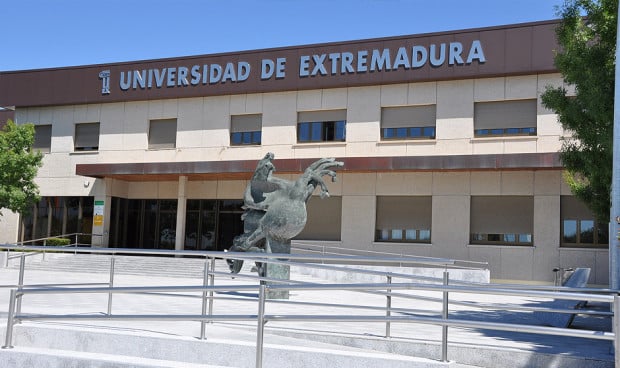 Medicina sube y lidera las notas de corte de Extremadura