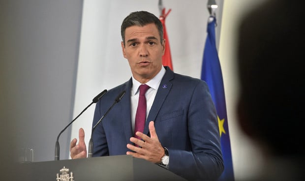  Pedro Sánchez, presidente del Gobierno, maniobra para 'salvar' la subida de pensión de sanitarios jubilados.