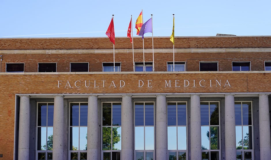  Moncloa pone una condición económica para financiar plazas del grado médico.