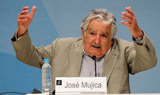 Mujica: "Necesitamos médicos que no se dediquen solo a juntar dinero"