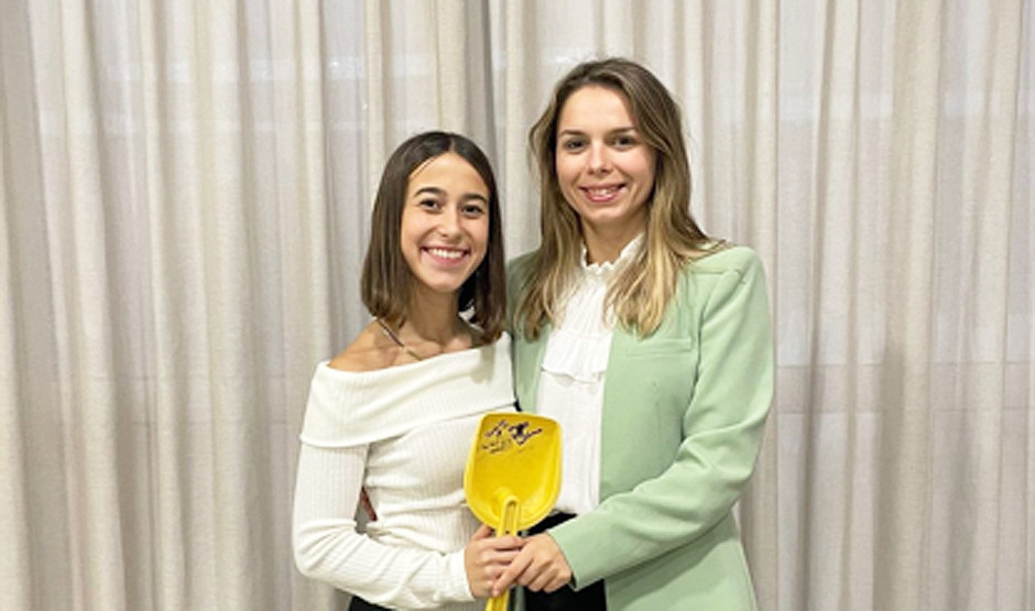 Natalia Bascones Delgado y Ana María Mitroi Marinescu, presidenta entrante y saliente de la FEEF. 