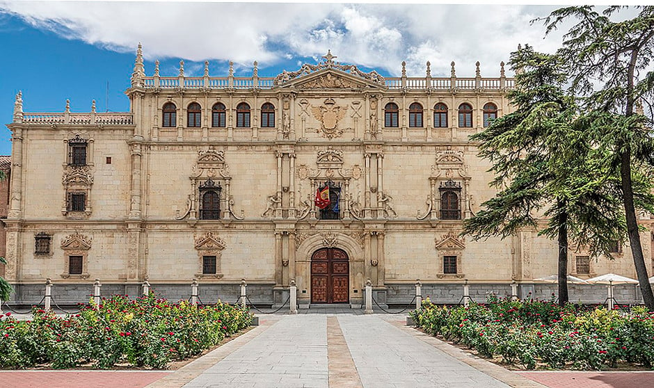 La Universidad de Alcalá impulsará cursos de formación sobre IT para médicos.