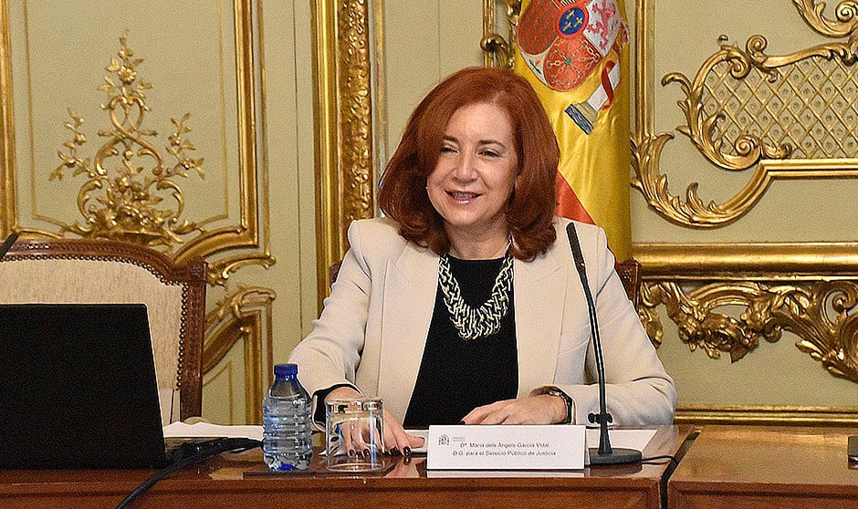  La directora General para el Servicio Público de Justicia, María dels Àngels García Vidal, establece la fecha para la OPE de médicos forenses