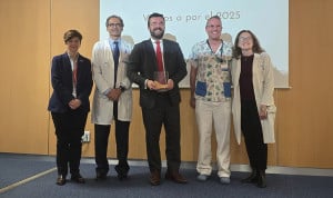  Juan Pablo Núñez, secretario general de la Fundación Uniteco, recoge el premio.