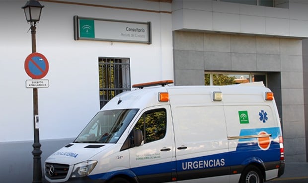 Perfora el tímpano de un puñetazo a su médico por no atenderlo de inmediato