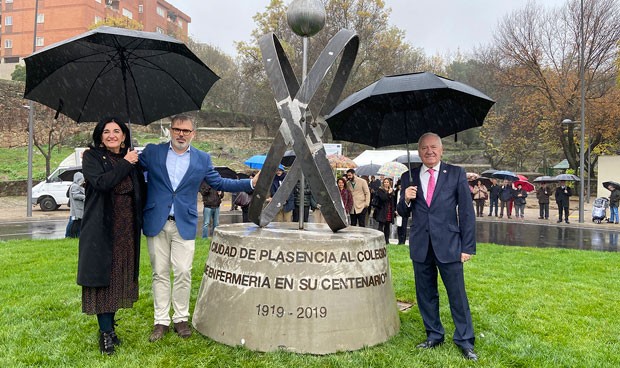 Plasencia homenajea los 100 años de ejercicio de sus enfermeras