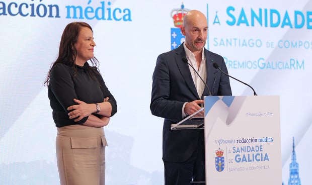  Juan José González, expresidente de la Sociedad Gallega de Medicina Interna (Sogami); y Cristina Barbagelata, presidenta de la Sociedad Gallega de Medicina Interna (Sogami).