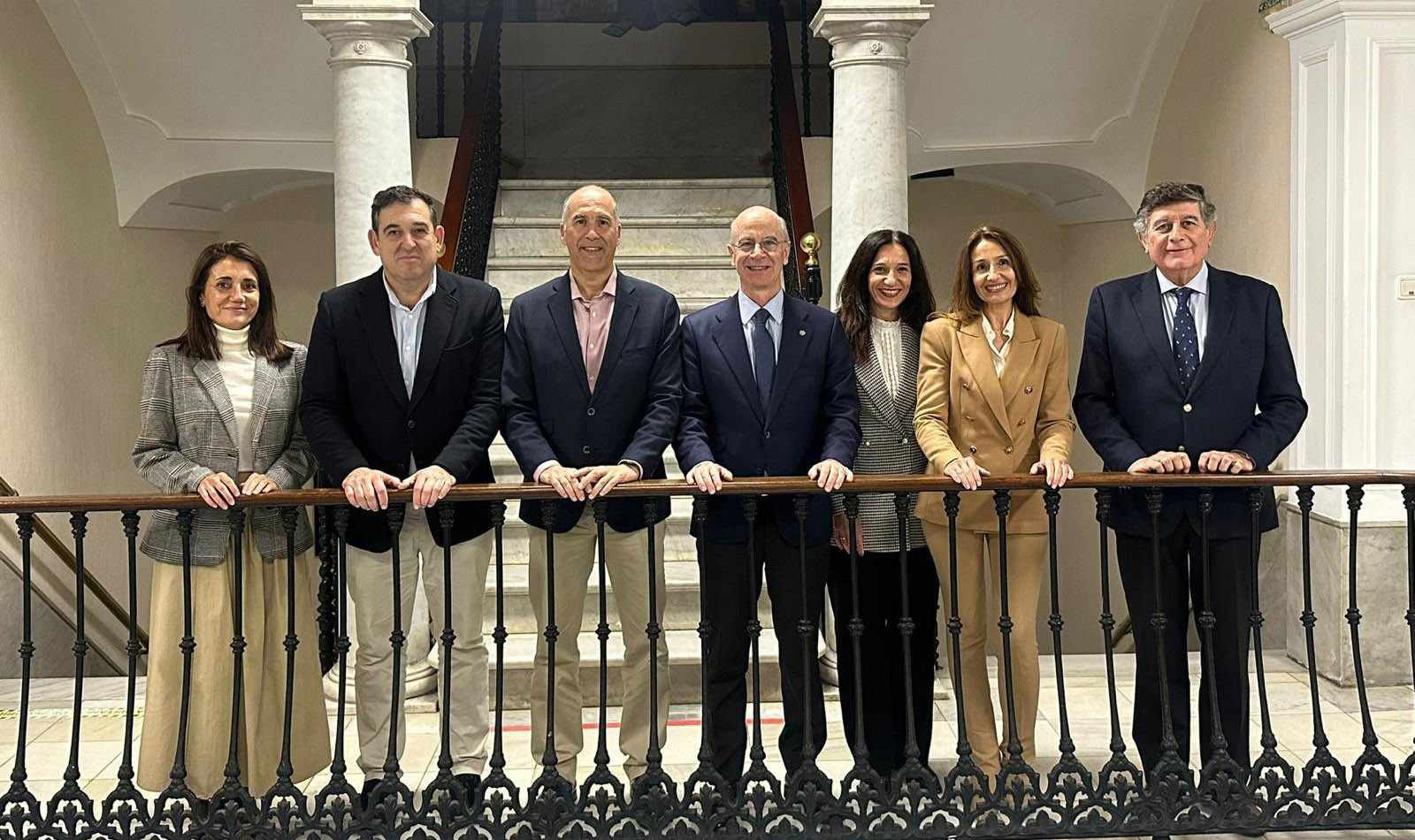 PSN el Colegio de Farmacéuticos de Cádiz estrenan lazos