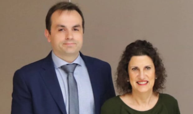 Raúl Soto y Esther Reyes, nuevo presidente y expresidenta del Colegio de Enfermería de Burgos.