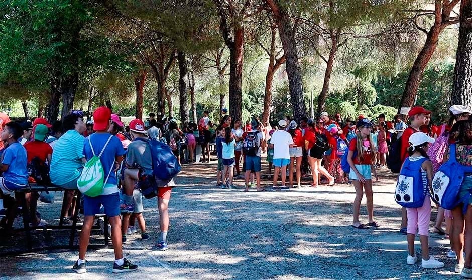 El Colegio de Enfermería de Madrid, a través de CODEM Educa, ha puesto en marcha una campaña para identificar y prevenir peligros asociados a las actividades de los campamentos de verano infantiles.