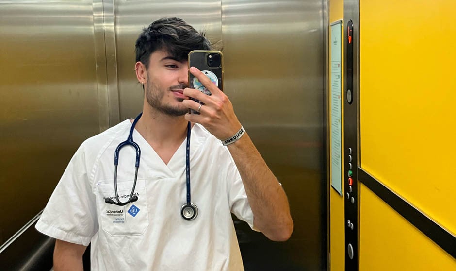 Alejandro Meseguer, estudiante de Medicina que repitió hasta tres veces la EBAU para entrar a Medicina. 