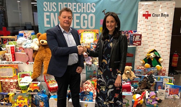 Roche colabora con Cruz Roja recolectando más de 100 regalos de Navidad