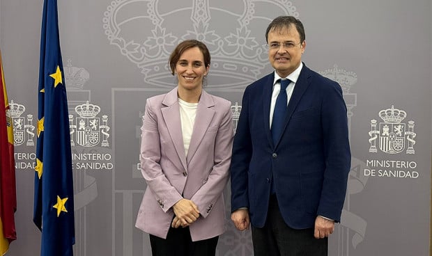 La ministra de Sanidad, Mónica García y el consejero de Salud de País Vasco, Alberto Martínez.