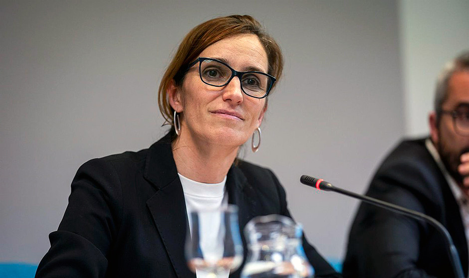  Mónica García, ministra de Sanidad, lleva a la UE un "ambicioso" plan antitabaco con más zonas sin humo.