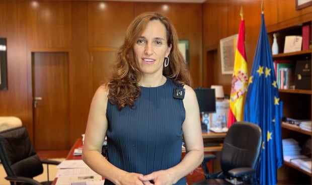 La ministra de Sanidad, Mónica García, oficializa la convocatoria FSE 2025 con un total de 11.943 plazas.